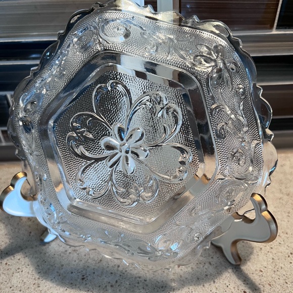 Vintage Indiana Glass Daisy Pattern Pressed Glass small miscellaneous bowl EUC - Picture 4 of 9